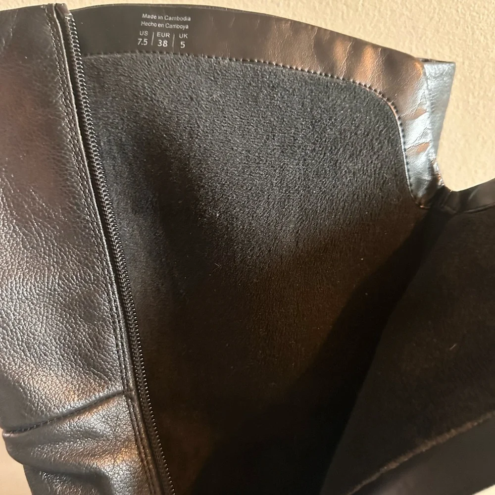 Boots - Picture 3 of 3